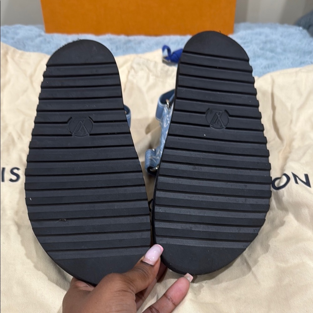 Louis Vuitton Paseo Flat Comfort Sandal - Picture 6 of 9